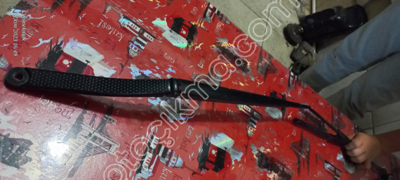 Renault Clio IV ön cam silecek kolu W000031034