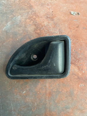 RENAULT KANGOO 2 SAĞ ÖN KAPI KOLU