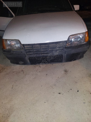 OPEL KADET ÖN TAMPON ÇIKMA