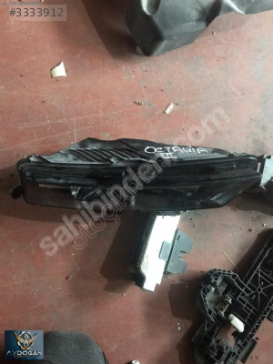 OTO CEM'DEN ÇIKMA SKODA OCTAVİA 3 SAĞ SİS FARI