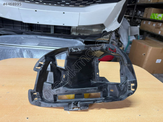 CİTROEN BERLİNGO SOL SİS YUVASI