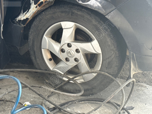 Dacıa duster çıkma çelik jant 2011