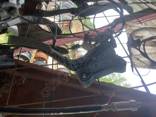 Nissan Navara gaz pedalı
