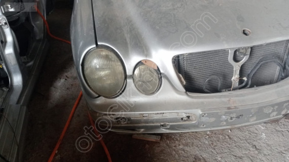 Mercedes E200 e class  sağ ön far çıkma