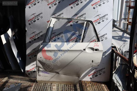 BMW X1 E84 SOL ARKA KAPI