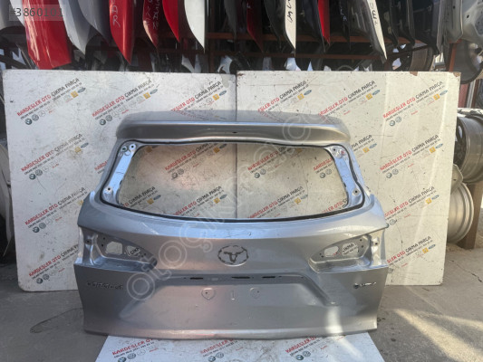 Toyota Corolla cros arka bagaj kapağı (az hasarlı)
