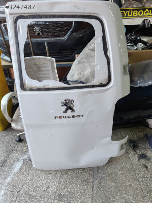 Peugeot Partner sağ arka bagaj kapağı