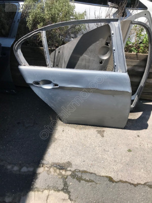 BMW E90 KASA 3 SERİSİ SAĞ ARKA KAPI ORJİNAL ÇIKMA