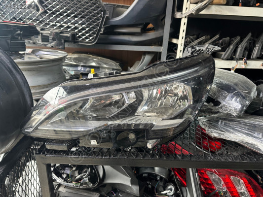 Peugeot 5008 sol ön far