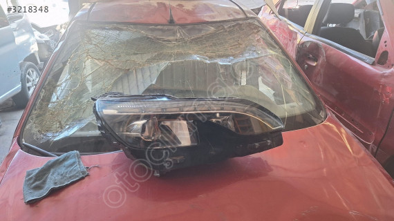 Peugeot 3008 sağ ön far çıkma