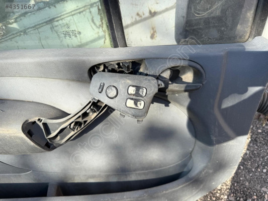 MERCEDES SPRİNTER SOL ÖN KAPI CAM DÜĞMESİ 98-05