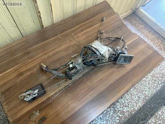 MİTSUBİSHİ LANCER SOL ÖN KAPI İÇ AÇMA KOLU 88 MODEL