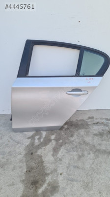 bmw 1 e87 çıkma sol arka kapı (son fiyat)