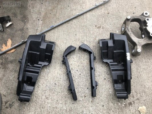 MASERATİ GRECALE ARKA TAMPON BRAKETLERİ 670157223