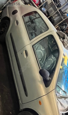 Renault Clio sağ kapılar dolu çıkma orijinal