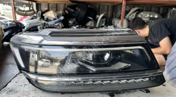 VOLKSWAGEN TİGUAN SAĞ FAR ORJİNAL EYUPCAN OTO'DA