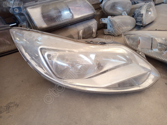Ford Focus Sağ Ön Far