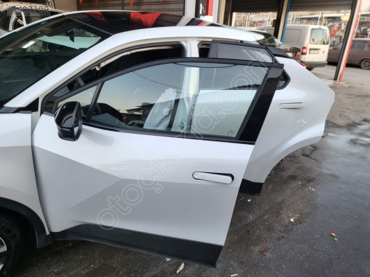 2025 Toyota C-HR 1.8 SOL ÖN KAPI