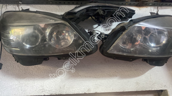 Mercedes 204 kasa sağ ön far çıkma