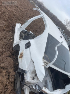 Peugeot 301 sol arka çamurluk