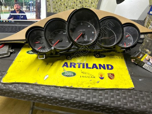 Porsche 970 kilometre saati