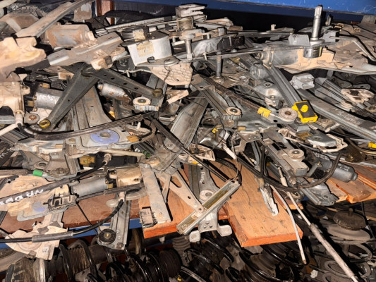 Renault Kangoo Çıkma Cam Krikosu