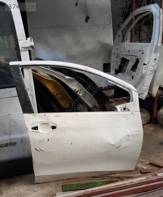 TOYOTA YARİS SAĞ ÖN KAPI