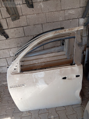 Toyota Hilux sol ön kapı 2015 2024 arası