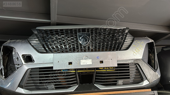 Peugeot 2008 ön tampon dolu