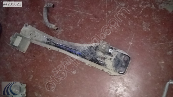 TOYOTA AVENSIS 2004 ÇIKMA ÖN PANEL ALTI TRAVEZİ