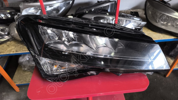 Skoda SuperB sağ far orjinal çıkma