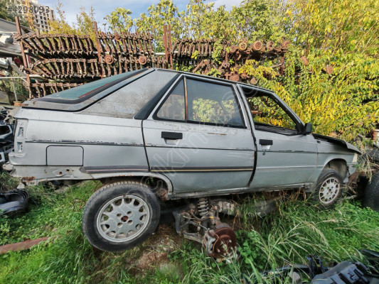 RENAULT R 11 FLASH SAĞ ARKA/ÖN KAPI - SAĞ ARKA/ÖN ÇAMURLUK - CAM