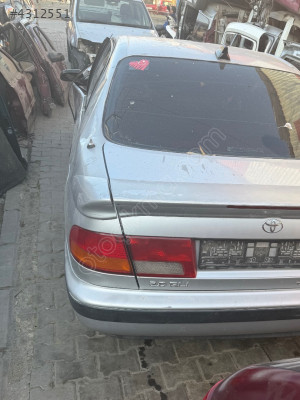 Toyota Carina bagaj kapağı