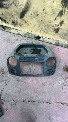 2012 VW AMAROK ÇIKMA ORJİNAL TEYİP ÇERÇEVESİ