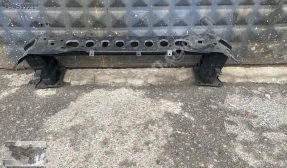 FORD FOCUS 3 ÖN TAMPON DEMİRİ YANSANAYİ SIFIR