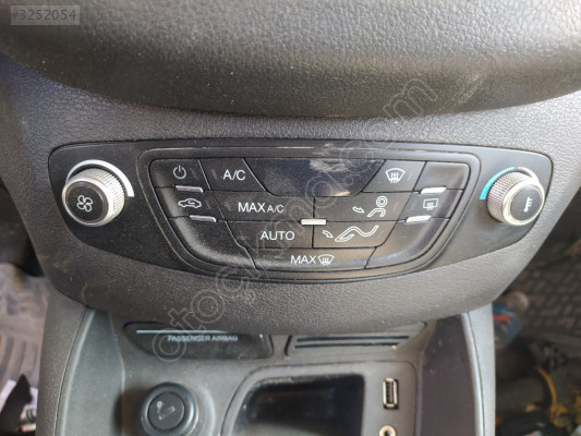 ÇIKMA FORD COURİER KLİMA KONTROL PANELİ