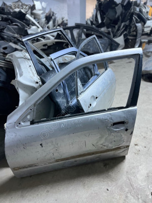 1998 Nissan premira çıkma ön sol kapı