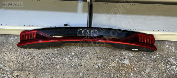 AUDİ SQ8 Q8 ARKA STOP LAMBASI KOMPLE 4M8945095 2019-2023