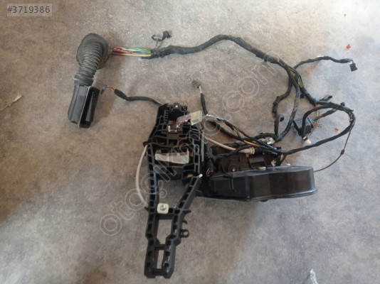 BMW F30 DIŞ KAPI KOLU  BIRAKETİ LE KAPI KİLİDİ 51227332267