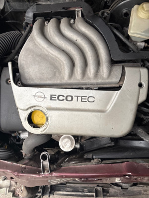 ÇIKMA OPEL ASTRA F MOTOR ÜST PLASTİĞİ