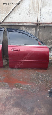 Mazda 626 hatcback sağ ön kapı