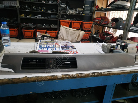 BMW E60 ORTA KALORİFER IZGARASI