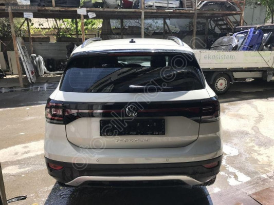 VOLKSWAGEN T-CROSS 2018 2024 BAGAJ KAPAĞI VE ORTA STOP 2GM827025E