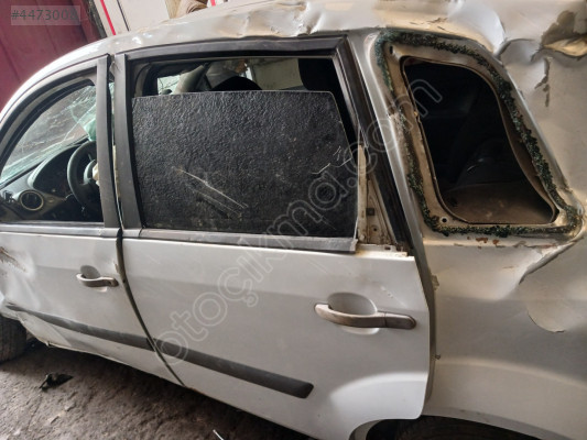 FORD FİESTA SOL ARKA KAPI ÇIKMA