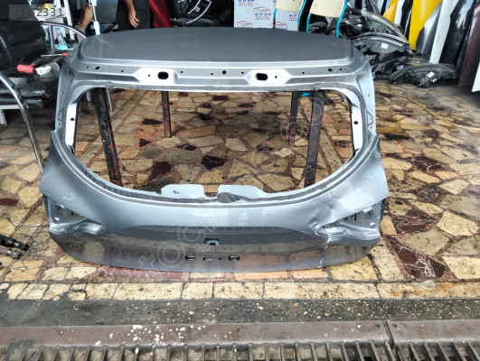 Renault Clio 5.5 bağaj kapağı