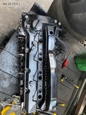 Toyota Hilux Üst Kapak 2.4 motor