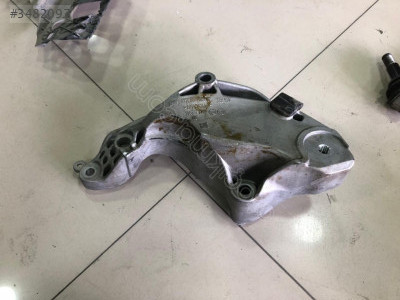 BMW 7 SERİSİ G70 MOTOR MONTAJ BRAKETİ 18574711