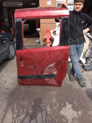 FİAT DOBLO 3 KİRMİZİ SOL SÜRGÜLÜ KAPI ORJINAL