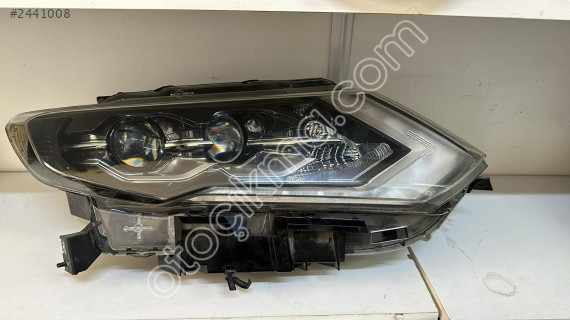 Nissan x trail sağ far
