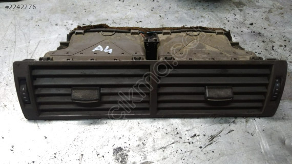 Audi A4 orta ızgara üfleme çııkma